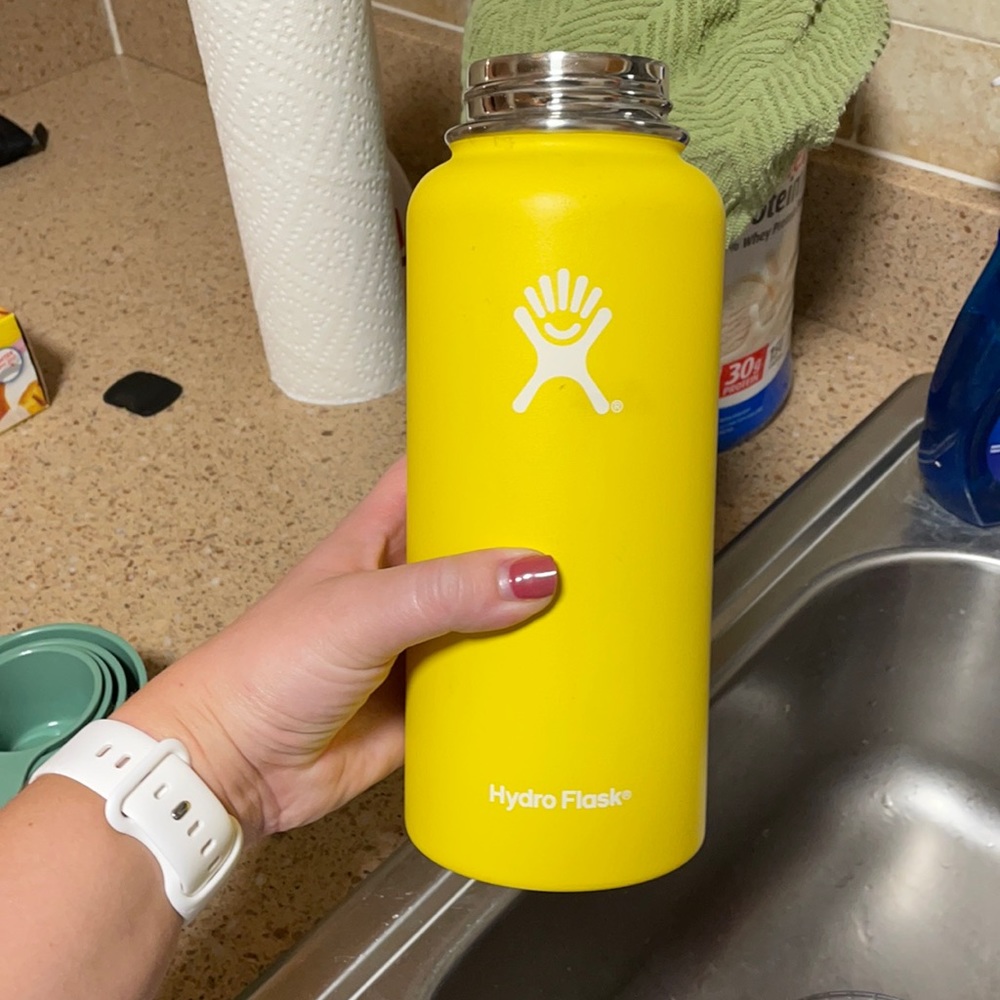 Yellow 32 oz Hydro flask